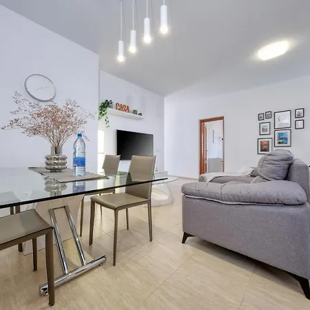 Vakantiehuis Casa Yare, Shared Pool, Air-con, Fast Wifi Costa Teguise
